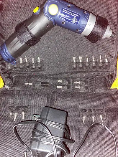 Ensemble de tournevis électrique rechargeable sans fil. Tout à fait neuf Avec etui de transport Jeu...