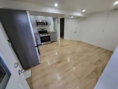 1 bedroom newly constructed apartment available with a possibility of sharing between 2 roomates ,a...