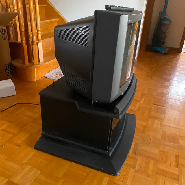 Sony Trinitron CRT Color TV, w/Stand and Remote in TVs in City of Toronto - Image 4