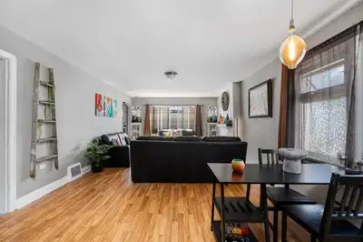 2 bedroom main floor apartment available in Sunalta short term!