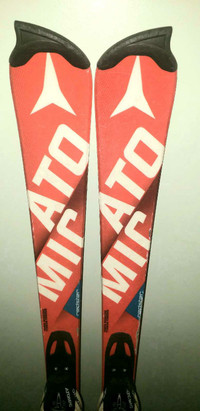 Skis alpin  *junior Atomic Redster SL* 131 cm. 115$