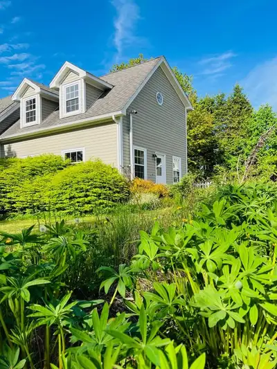 Spacious Furnished House in the Charming Seaside Village of Chester This bright and spacious two-bed...