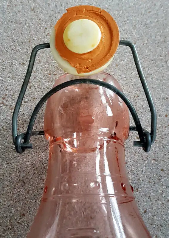 VINTAGE ABSOLUTELY PURE MILK BOTTLE (Made in Italy) in Arts & Collectibles in Laval / North Shore - Image 9