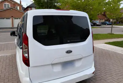 Well-maintained and versatile 7-passenger Transit Connect XLT Wagon, offering the perfect combinatio...