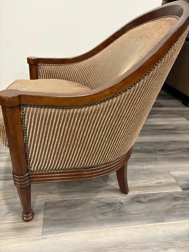 Accent Chairs in Chairs & Recliners in Mississauga / Peel Region - Image 4