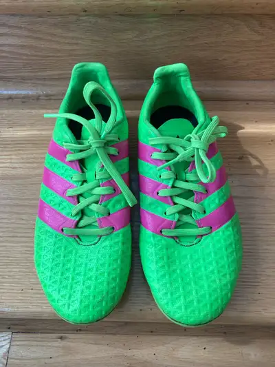 Adidas soulier de soccer, 3,5US, View more