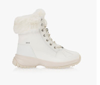 UGGS white size 7