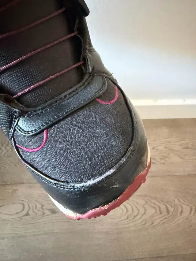 Women’s Burton Snowboard Boot in Snowboard in Vancouver - Image 4
