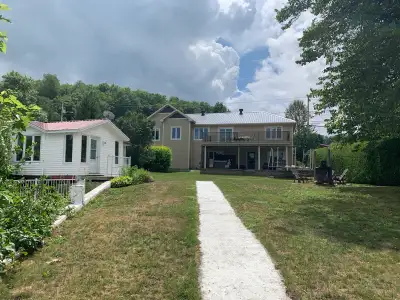 ⸻ Bord de l’eau – Lac William | Saint-Ferdinand 1 300 000 $ Une des plus belles propriétés actuellem...