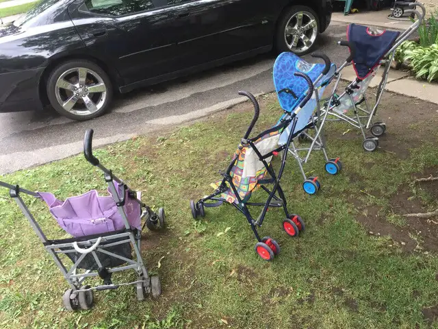 Foldable umbrella stroller in Strollers, Carriers & Car Seats in City of Toronto - Image 4