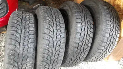 205-65-15 hankook winter pike snow tires on vw rims. less than 500 km on tires bolt pattern 5x 112....