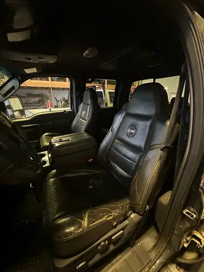 Selling these 2010 Harley Davidson superduty seats They are slightly used with normal wear they do h...