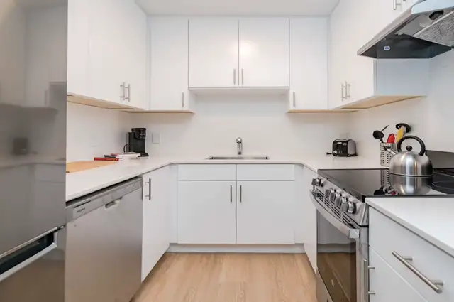 Newly renovated one bedroom apartment in Vancouver, close to Sky62865716350722122
