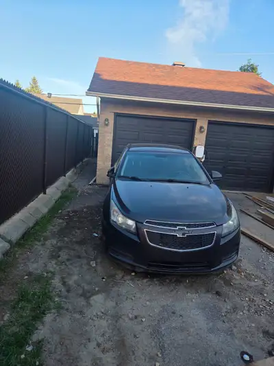 Chevrolet Cruze LT 2014, moteur sauté. La carrosserie est excellente pour recevoir un nouveau moteur...