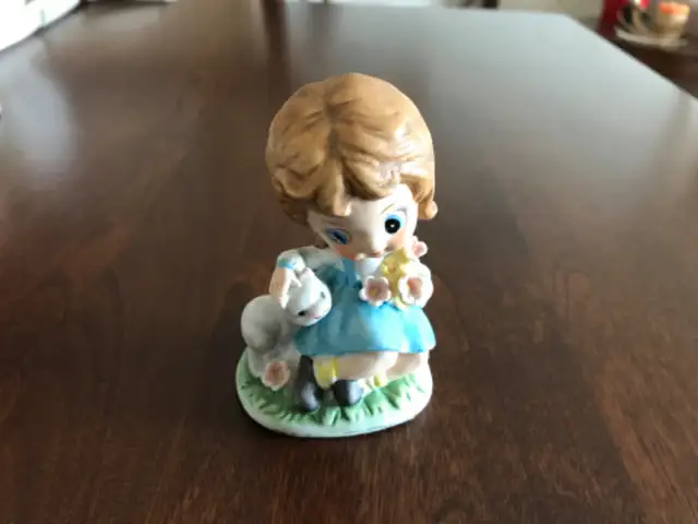 Figurines en porcelaine in Arts & Collectibles in Drummondville - Image 7