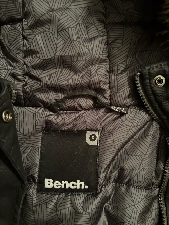 BENCH WOMEN’S WINTER JACKET (SIZE SMALL): $75.00 in Women's - Tops & Outerwear in Edmonton - Image 5