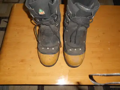 Dakota size 10 insulated work boot with external metguard, View more