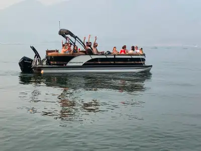 Enjoy summer on Osoyoos Lake aboard this beautifully equipped 2021 Berkshire 25E STS 3.0. Powered by...
