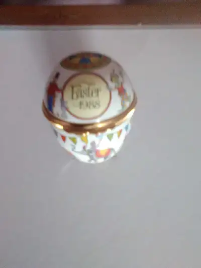 Egg Trinket Holder. Enamel HALCYON DAYS. 1988. Ex.Cond., View more