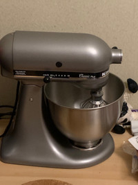 Silver Kitchen Aid Mixer like new with extra attachments