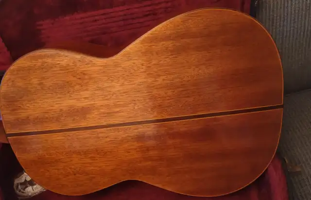 3 Guitares (tango, cutaway, pick-up) pour professionnels in Guitars in City of Montréal - Image 5