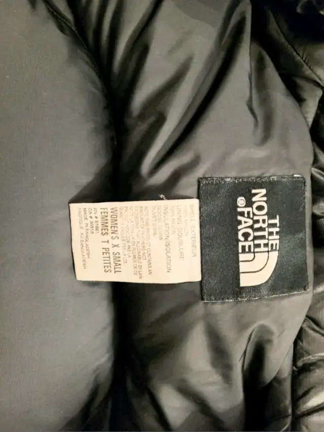 New North Face puffer jacket size xsmall  in Women's - Tops & Outerwear in City of Montréal - Image 3