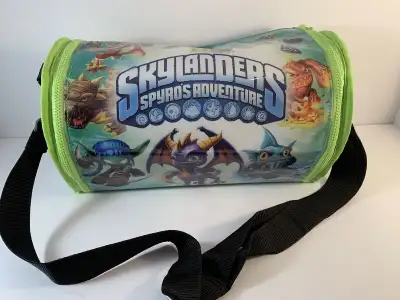 Skylanders bag for games/figurines/portals 25$ Very good condition Text or Call 514 817 6450