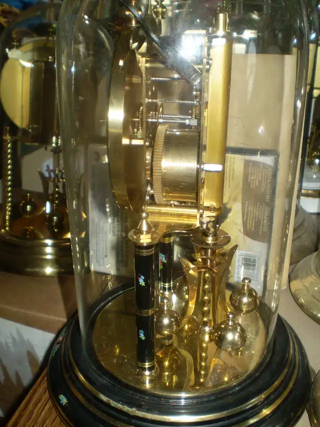 MECHANICAL GERMAN ANNIVERSARY CLOCK-12 INCH- WORKS-KEY-$150 in Arts & Collectibles in Winnipeg - Image 3