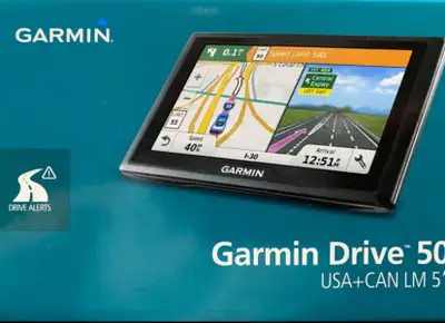 Navigate with confidence using this Garmin Drive 50 USA+CAN LM 5-inch GPS navigator, offering reliab...