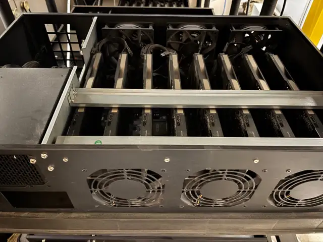 Mining rig NVIDIA RTX4000 in System Components in Québec City - Image 2