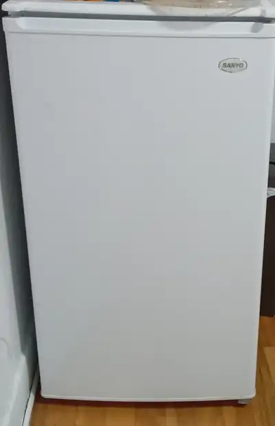 Petit frigo de marque Sanyo, View more