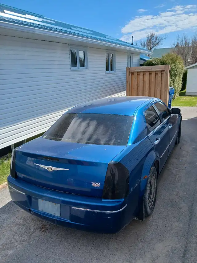 2010 Chrysler 300 in Cars & Trucks in Sudbury - Image 5