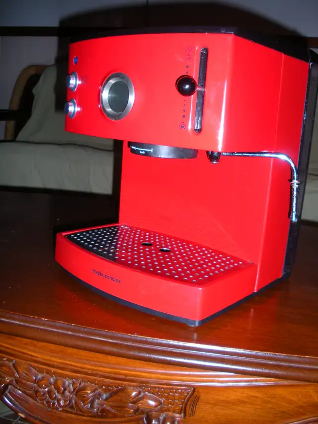 Stainless Steel  or Red Morphy Richard Espresso Machine in Coffee Makers in Stratford - Image 2