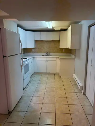 Clean and spacious Lower suite. In suite laundry, quiet building adults only. Close to downtown. ren...