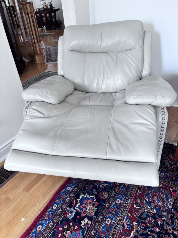 High Quality Top Grain Leather Love Seat and Chair for sale in Chairs & Recliners in Oakville / Halton Region - Image 2