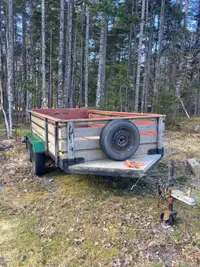 Tandem axle utility trailer. 