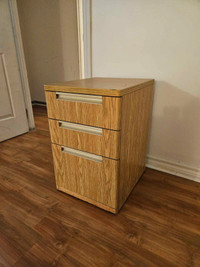Nightstand 3 drawer brown (19.5” L x 16.5” W x 25” H)