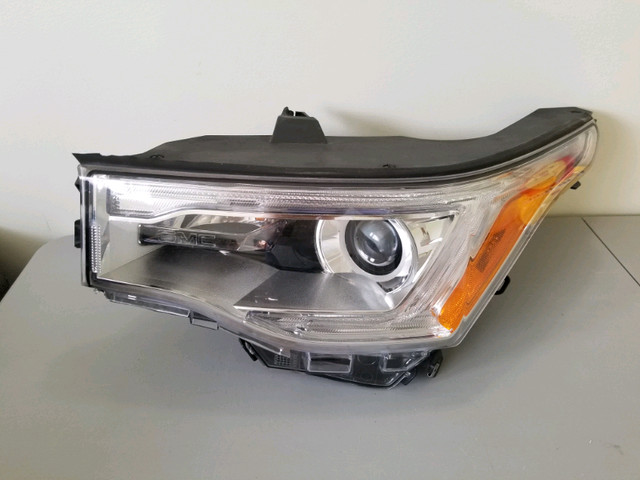 GMC Acadia 17 18 19 headlight left lumiere phare gauche dans Pièces de carrosserie  à Longueuil/Rive Sud