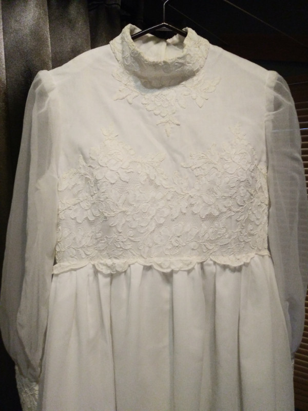 Robe de mariée, vintage, blanche, chiffon et dentelle guipure dans Mariage  à Laval/Rive Nord - Image 4