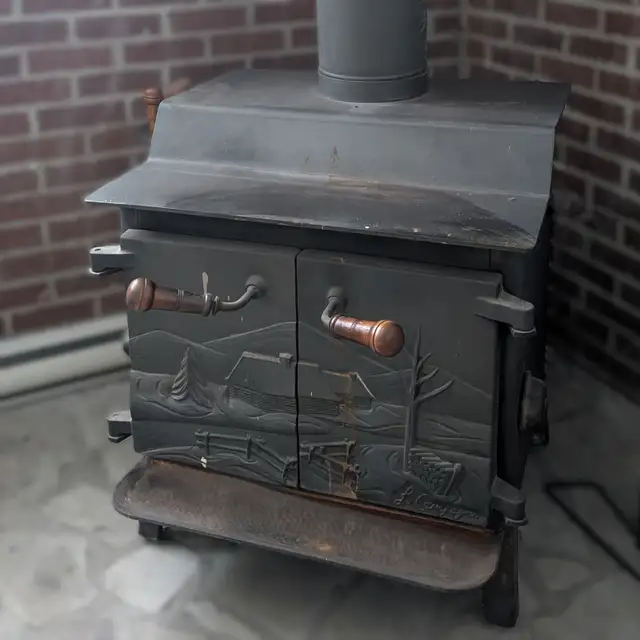 Poêle à bois en fonte – Le Campagnard (Fabriqué au Québec) in Fireplace & Firewood in Longueuil / South Shore - Image 2