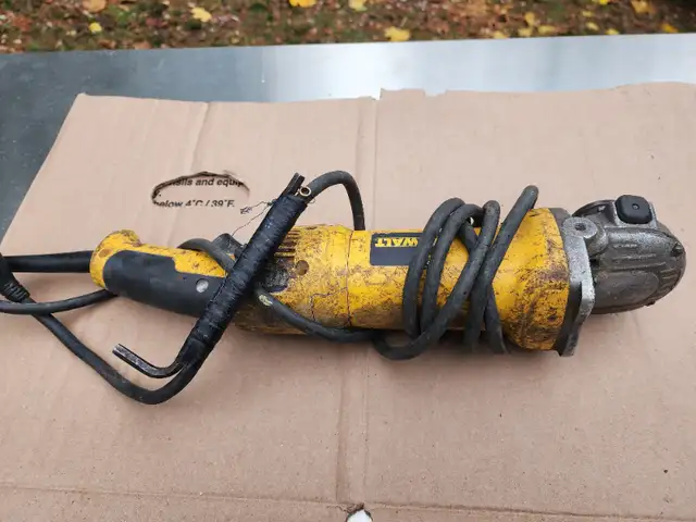 DeWalt D28065 Angle Grinder (125mm)423430576868567048