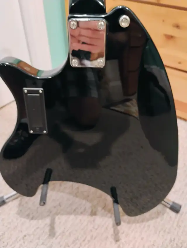 2009 Eastwood Breadwinner Guitar $500 in Guitars in Peterborough - Image 5