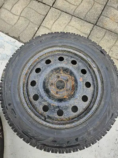 4 pneus presque neufs sur jante d'acier. 245/60/R18 Négociable. Était sur Ford Edge Titanium 2019.