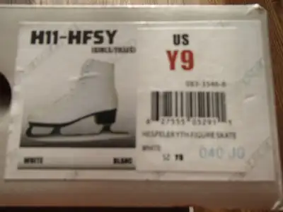 Girls Hespeler Y9 white figure ice skates, View more