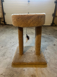 CAT POST/ SCRATCHER FOR SALE 