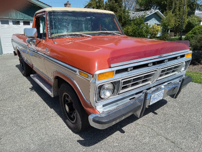 1977 Ford F250 pickup truck two tone 2wd
