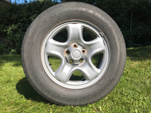 4x Toyota RAV4 "5-Spoke" Wheel (5x114.3mm) + Toyo 215/70R16 dans Pneus et jantes  à Ville de Montréal