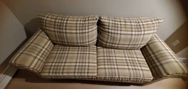 A soft couch in Couches & Futons in Charlottetown - Image 2