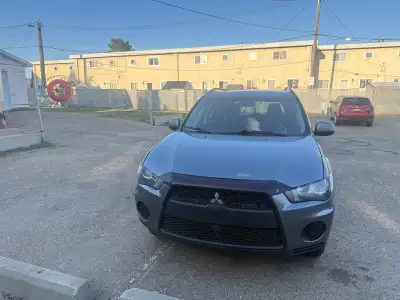 2013 mitsubishi outlander all wheel drive very clean car brand new tires Remote starter 4wheel drive...