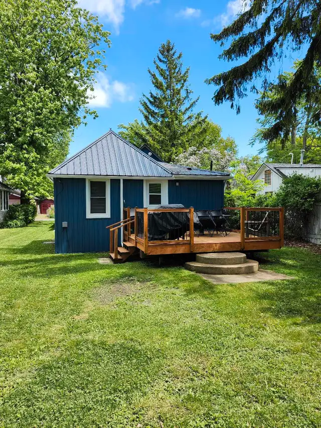 COTTAGE/ HOUSE  in Houses for Sale in St. Catharines - Image 11